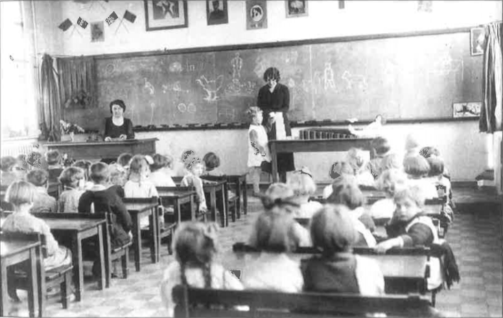Classe de l'école communale pour garçons de l'école de Plantis à Dour