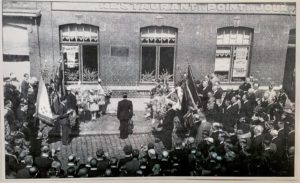 28 juillet 1946 - Place des Martyrs. Inauguration du mémorial des prisonniers politiques dourois martyrisés dans les camps de concentration