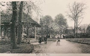 En 1941, le Parc de Dour a été transformé en champ de pommes de terre et de haricots tandis que le kiosque a vu sa balustrade démontée pour servir de bois de chauffage.